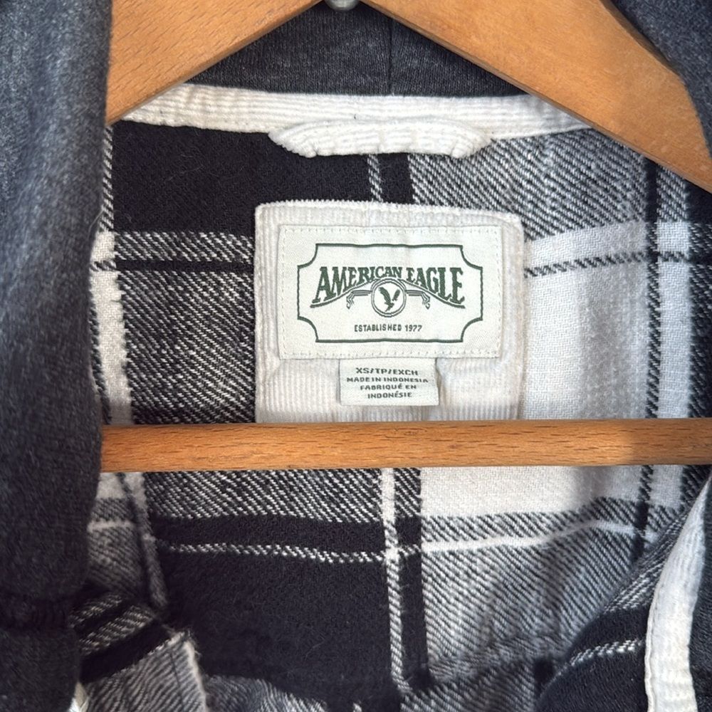 American Eagle Black + White Cotton Cozy Cabin Hooded Oversized Flannel - Picture 3 of 7